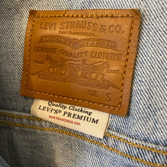 Levi’s jean jacket with rhinestone embellishment - Picture 4 of 5